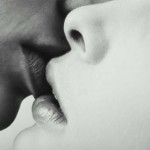 7 плюсов поцелуя